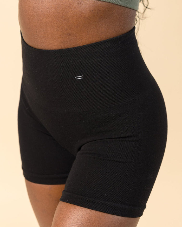 Essential Compressive Short 6"